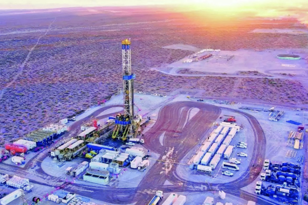 JPMorgan y Santander lideran financiamiento de hasta US$ 15.000 millones para Argentina LNG