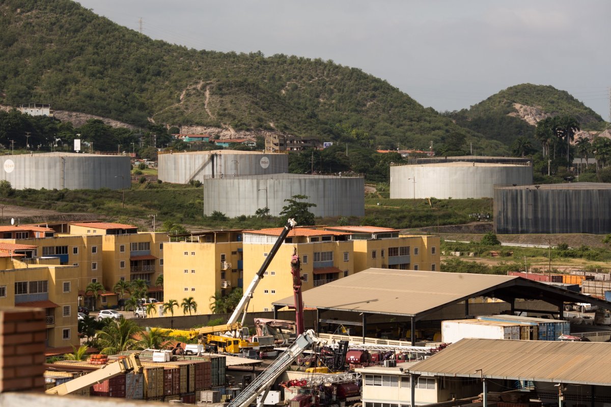 Venezuela evaluaría su salida de la OPEP mientras Estados Unidos discute su participación en los yacimientos petrolíferos