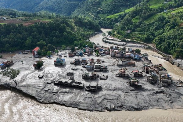 Las fuerzas devastadoras que provocaron la mortífera inundación en el Himalaya