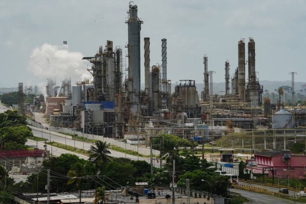 Trump afirma que el petróleo venezolano se utilizará para reabastecer las reservas estadounidenses