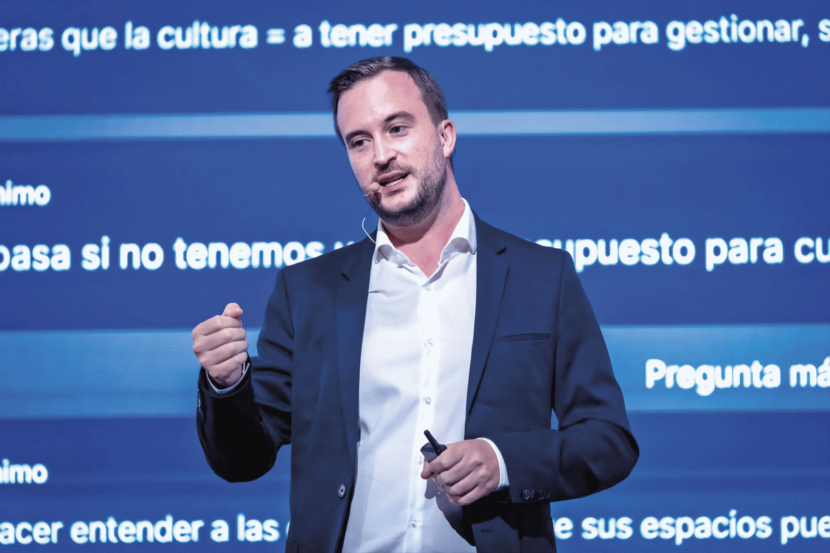 Daniel Strode, consultor y escritor británico:“Hay menos perfiles juniors contratados y vamos a tener un problema de talento en pocos años”