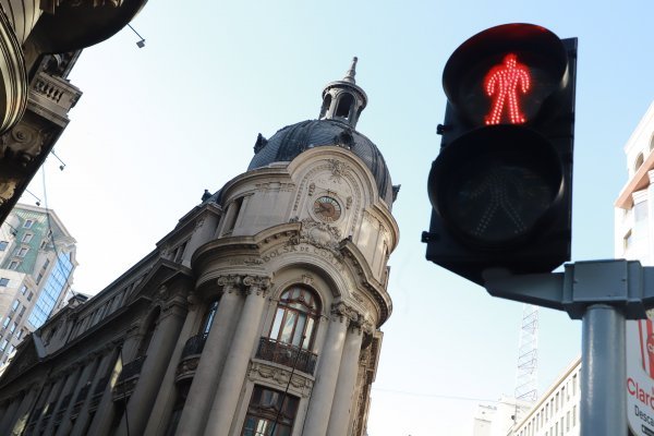 IPSA cae fuerte a la zona de 11.300 puntos por ventas globales tras el regreso de las hostilidades en Medio Oriente