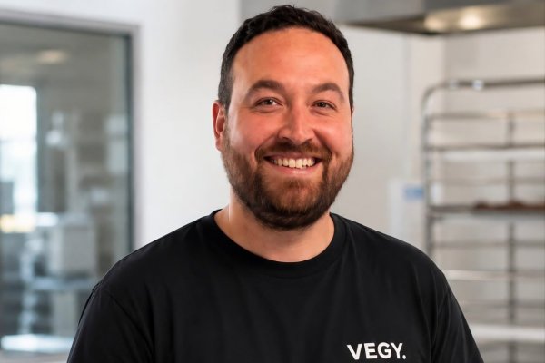 Cristóbal Esparza, CEO y cofundador de Vegy.