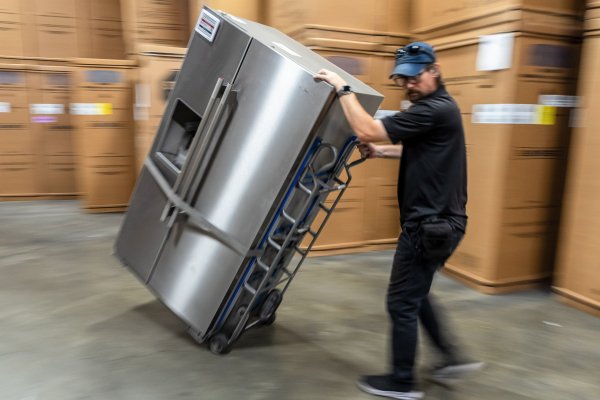 Sólido empleo en EEUU refuerza las expectativas de un alza de tasas de la Fed