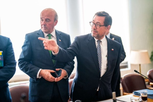 Sube tensión política por interpelación a canciller y oficialismo acusa a oposición de incurrir en “error geopolítico”
