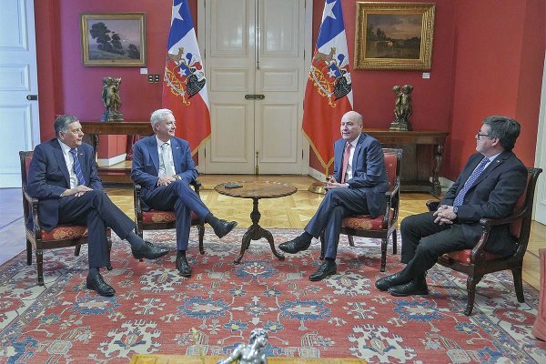 Por tres horas estuvieron reunidos Kast, los ministros Alvarado y Quiroz y la Dipres. Foto: Presidencia.
