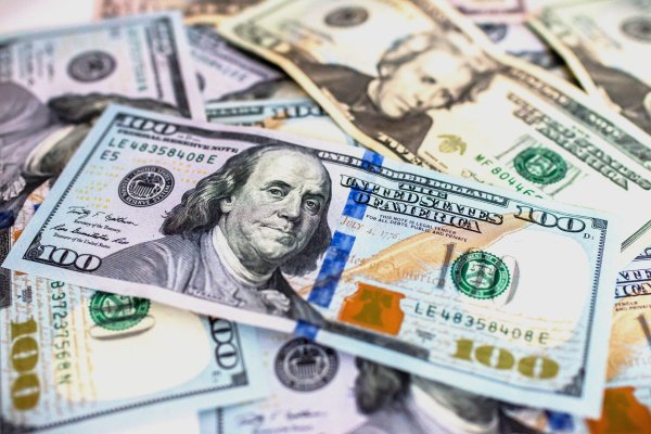 Dólar se estabiliza mientras precio del cobre toca un récord tras nuevas hostilidades en aguas de Medio Oriente