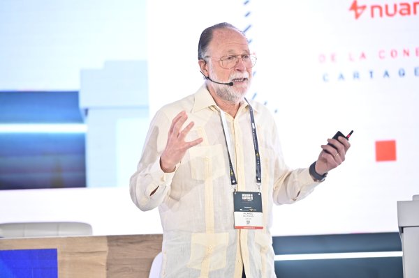 Economista Ricardo Hausmann: "El principal riesgo geopolítico de Chile, Perú y Colombia es el americano"
