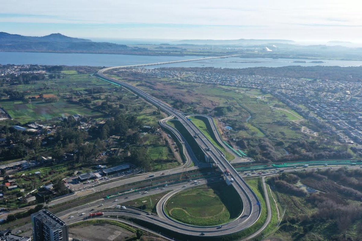 Puente Industrial sobre el río Biobío, en Concepción, cumple su primer año de operación con 5,5 millones de tránsitos y 950 mil vehículos