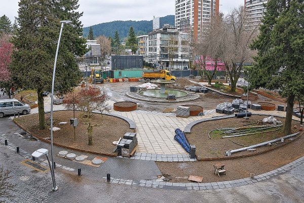 Nueva prórroga: concejo municipal de Concepción extiende por 45 días plazo de entrega para obras de Plaza Perú