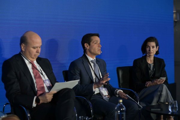 “Definitivamente, nos atrasamos por un amplio margen, al menos dos o tres años respecto del plan original”, dijo Daniel Sorrentino en el panel sobre por qué invertir en Chile. Foto: ChileDay 2026