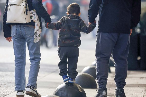 La economía se mete en la decisión de tener hijos: la mitad de quienes hoy no planean ser padres reconsideraría la decisión ante una mayor estabilidad