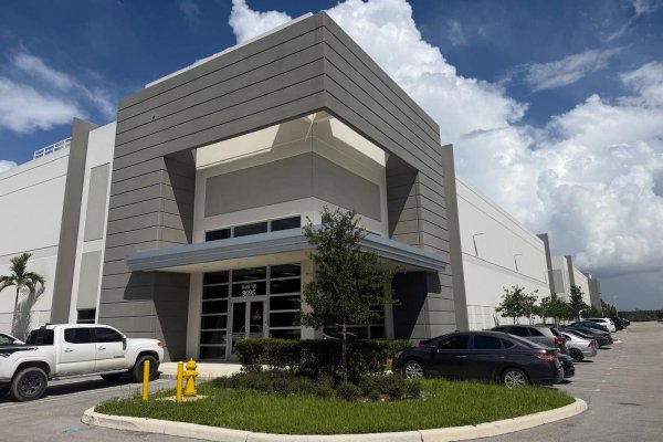 US$ 5 millones de inversión: los chilenos que construyeron una fabrica de suplementos en Miami