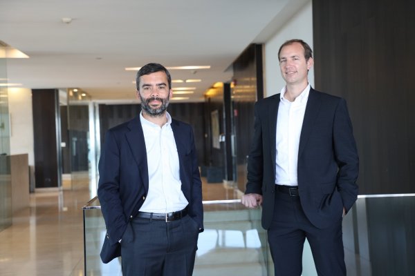 Los fundadores de Arcalis Capital, Pablo Thompson (izq.) y Eugenio Infante (der.). Por Julio Castro.