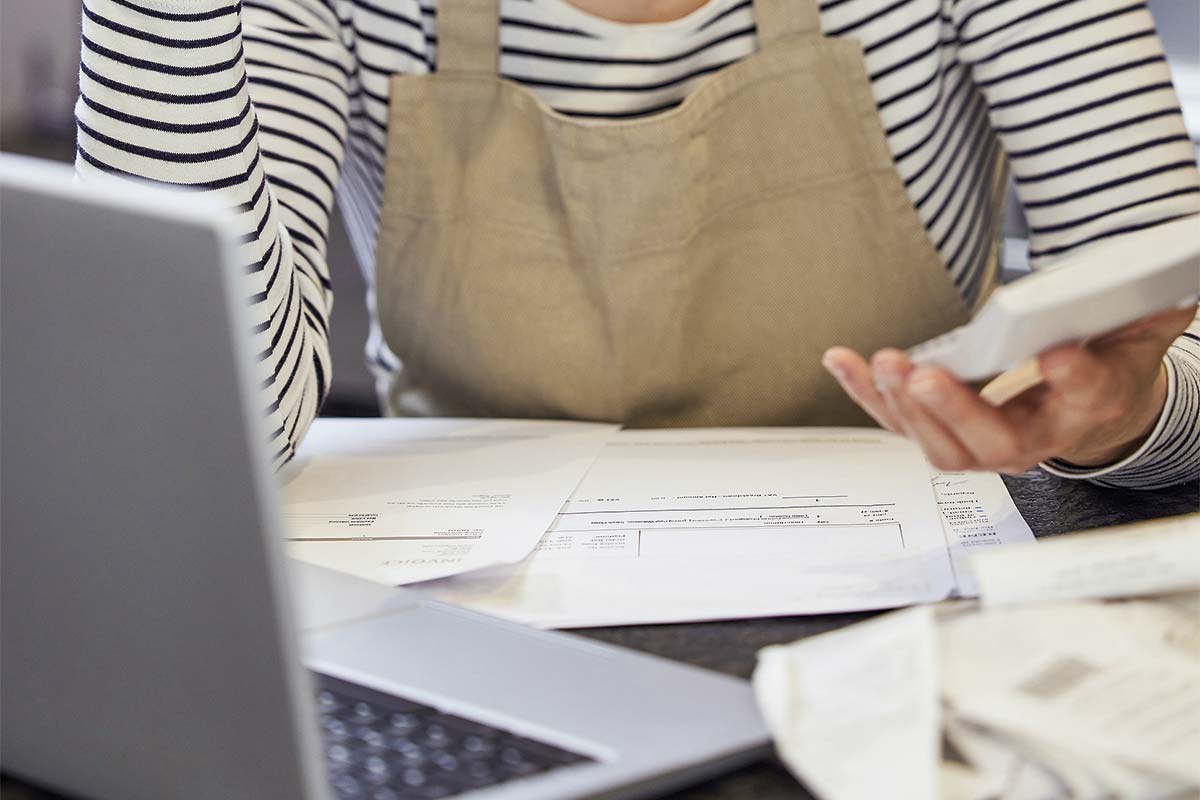 La inteligencia artificial acelera su entrada al comercio en Chile, pero todavía no destruye empleos