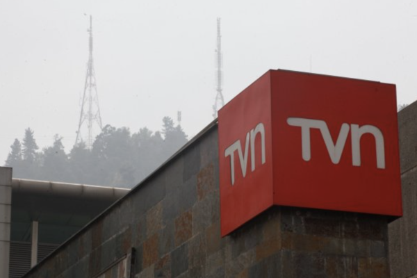 Gobierno propone a Pedro Huichalaf y Marcela Sabat como directores de TVN