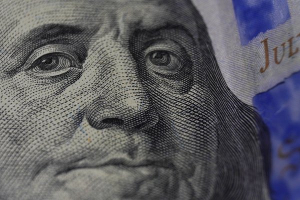 Dólar borra caída inicial y regresa a niveles de $ 950 tras el discurso de Trump en la Asamblea General de la ONU