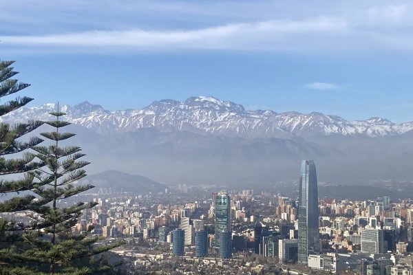 La decisión de S&P se suma a la reciente ratificación de Fitch, que mantuvo la nota del país en “A-”, también con perspectiva estable.