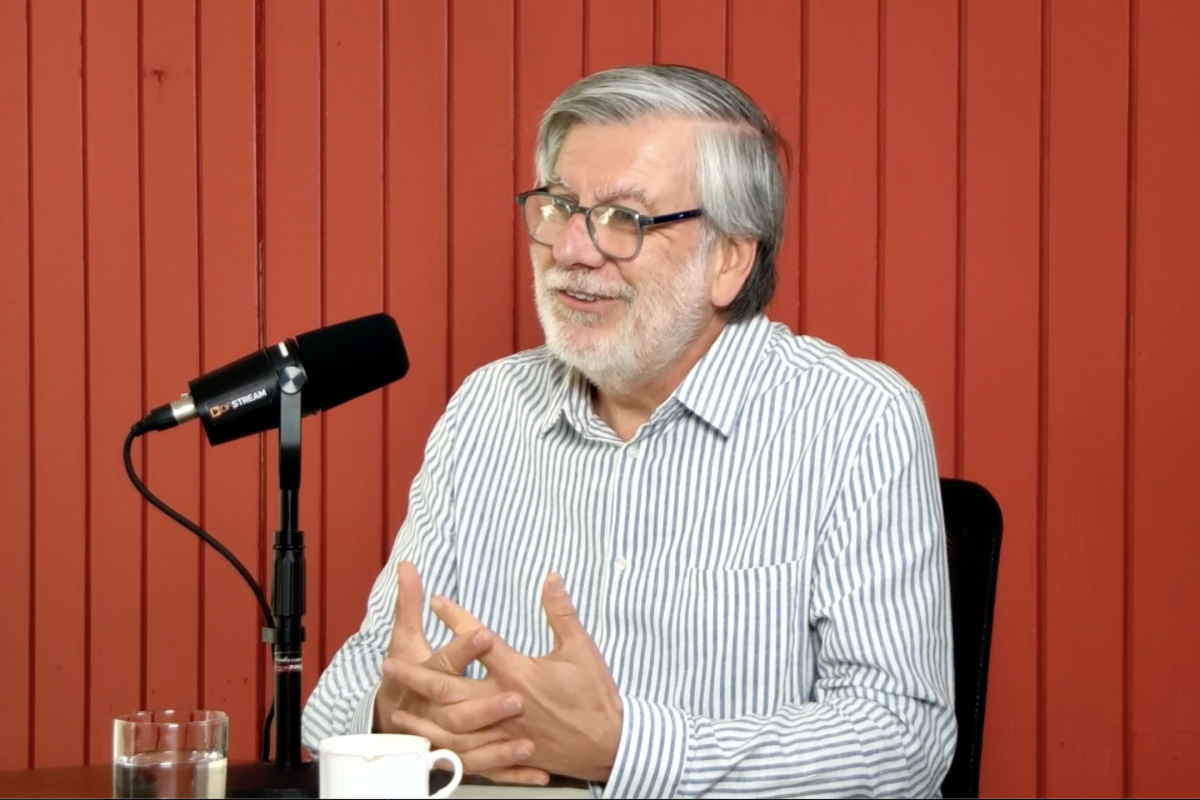 José Benguria, el primer magíster en computación de la u. de Chile: “Mucha gente que habla de IA en realidad no tiene ni idea de IA”