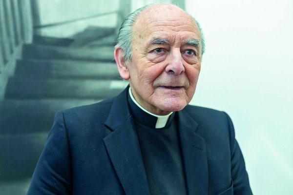 José Miguel Ibáñez Langlois, sacerdote y crítico literario, a sus 90: “En realidad es poco de lo que me arrepiento”