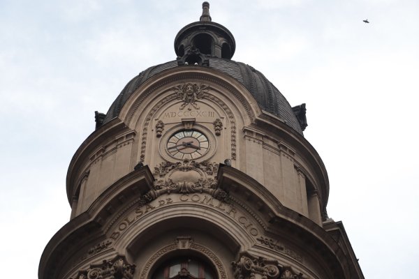 Bolsa chilena sube en línea con plazas globales por esperanzas de un acuerdo para reabrir el estrecho de Ormuz