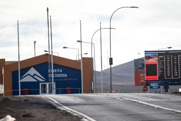 Fatal accidente tensiona negociación colectiva en Escondida: BHP pide pausa de 15 días y sindicatos rechazan la medida