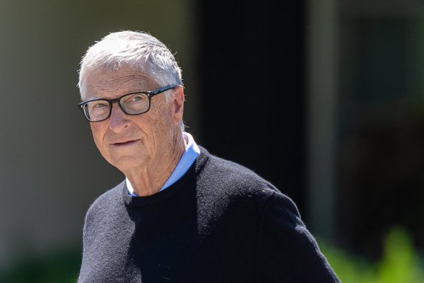 Bill Gates afirma que Trump se equivoca al oponerse a las medidas de protección contra la IA