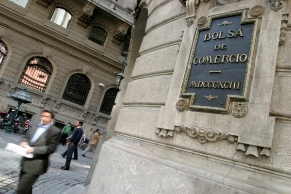 IPSA retrocede a niveles de 11.200 puntos ya que el estancamiento diplomático en Medio Oriente sigue impulsando al petróleo