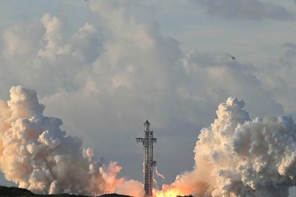 SpaceX logra un hito: su nave Starship alcanza la órbita por primera vez a pesar de una falla