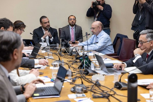 En medio de controversia por retiro de reforma, Kast se reúne con presidentes de comisiones de Constitución y Seguridad
