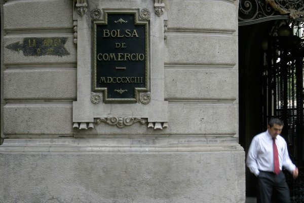 IPSA borra alza matinal y arriesga una cuarta sesión de pérdidas pese a esfuerzos diplomáticos en torno a Medio Oriente