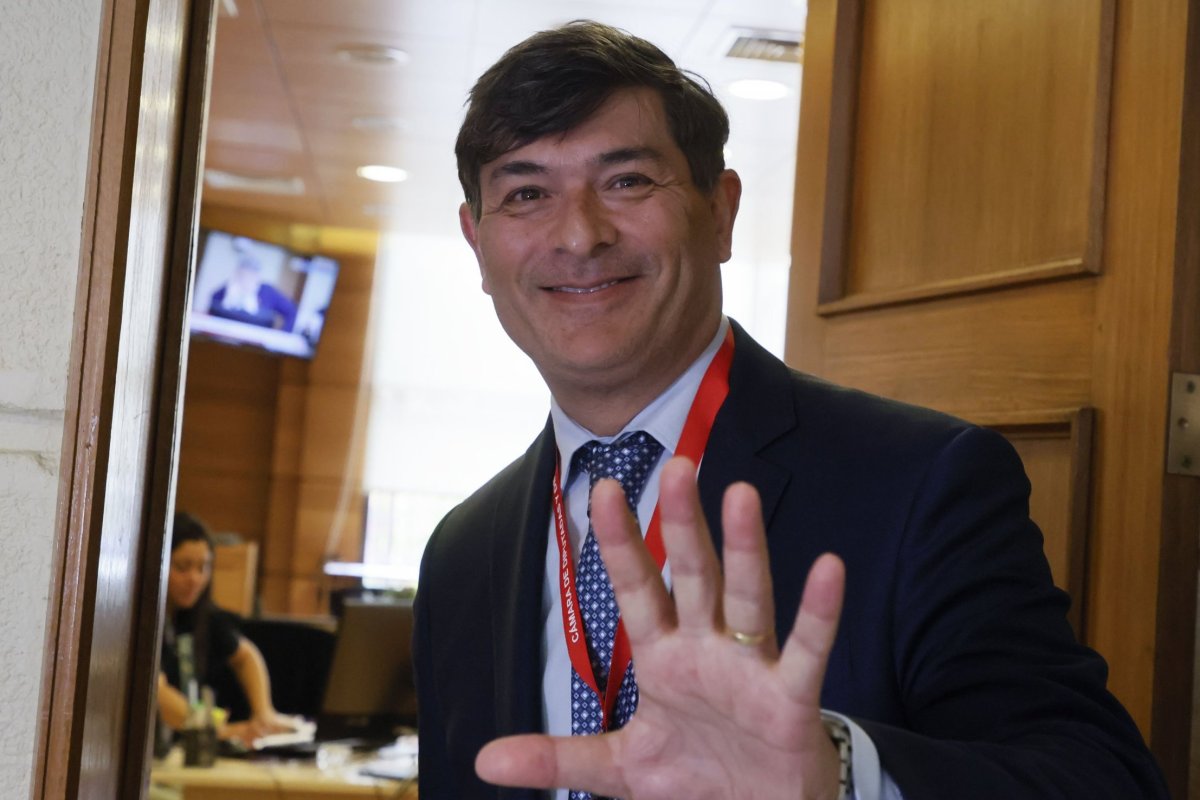 Parisi expresa dudas sobre el Presupuesto 2027 y cuestiona si el ahorro de US$ 6.000 millones era “una metáfora”