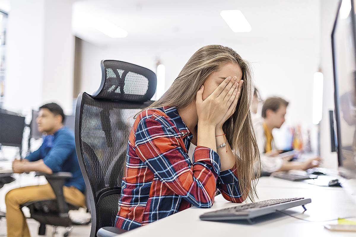 Se deteriora más la salud mental de los trabajadores ante temor a perder empleo y estrés por avance de la IA