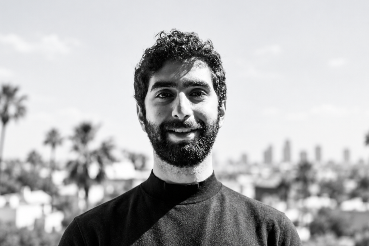 Chileno, ex Apple, vende su startup a Mistral, la AI francesa valorizada en US$ 24 mil millones