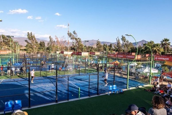 Reconocido club de pádel de Chicureo se va a la quiebra y rematará sus canchas