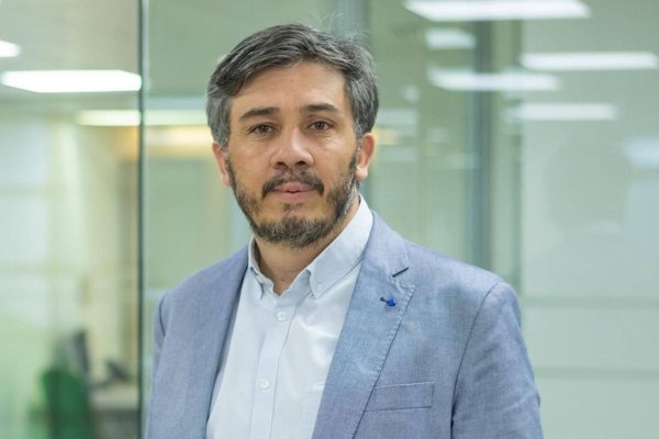 Roberto Muñoz cuenta con más de 25 años de trayectoria ejecutiva, desarrollada principalmente en Telefónica.