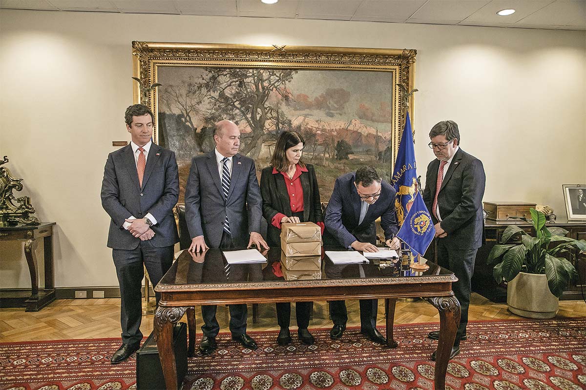 El pasado miércoles 30 de septiembre se ingresa formalmente el texto al Congreso. Crédito: Ministerio de Hacienda.