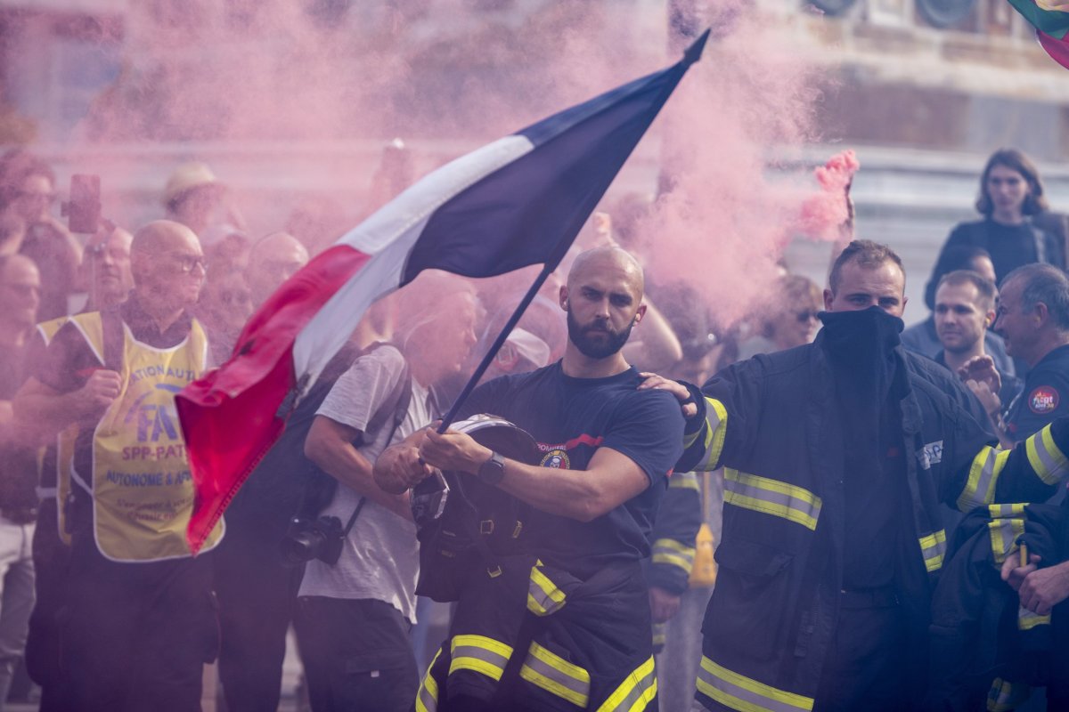 Francia: entre el mercado de bonos y las barricadas