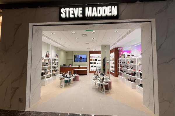 Steve Madden renueva su apuesta en Chile y amplía la oferta de una de sus tiendas clave