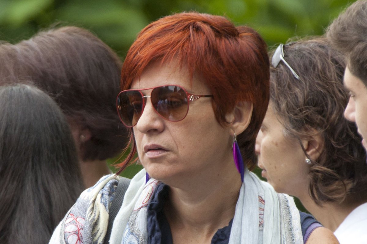 Sandra Ortega, de 58 años de edad, es hija de Amancio y de su primera esposa, Rosalía Mera, quien falleció en 2013.