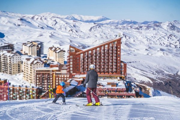 La nieve caída en las últimas semanas alarga la temporada de ski y Valle Nevado operará hasta noviembre por primera vez en casi 40 años de historia