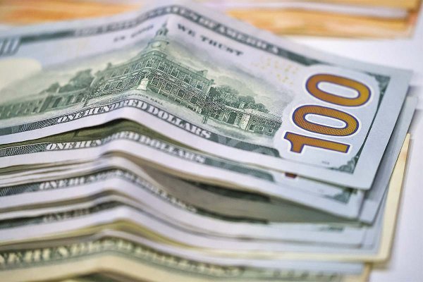 Bci Estudios prevé que dólar se corrija a la baja y cierre 2026 en $ 930