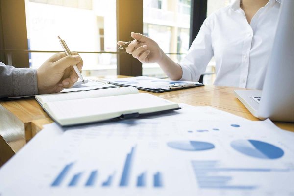 Fusiones y adquisiciones repuntan en 2026 y se concentran en energía, minería e inmobiliario