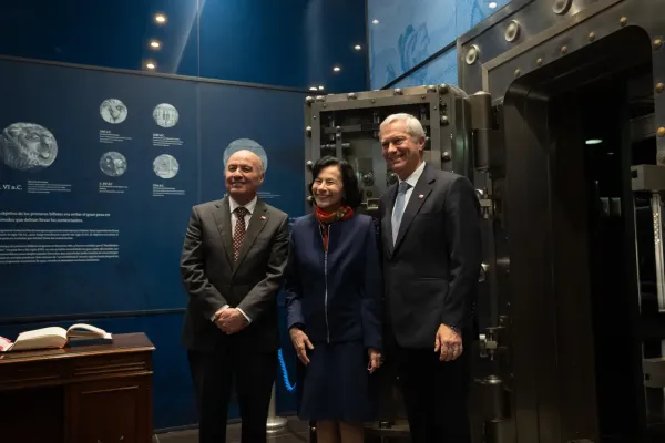 Kast visita el Banco Central y analiza con el Consejo el momento económico a meses de que Rosanna Costa cumpla su período como presidenta