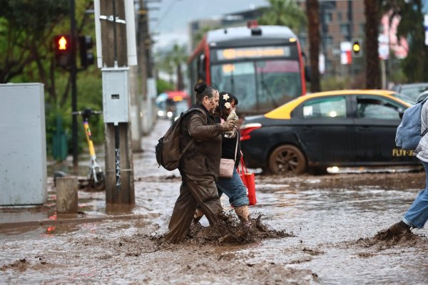 Aluvión en Las Condes: las recomendaciones de las aseguradoras para los afectados por el siniestro