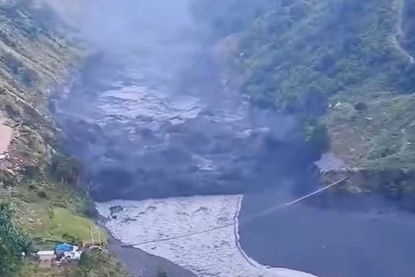Nuevo aluvión en Nepal: inundación repentina de un río arrasa un pueblo y deja 5 desaparecidos