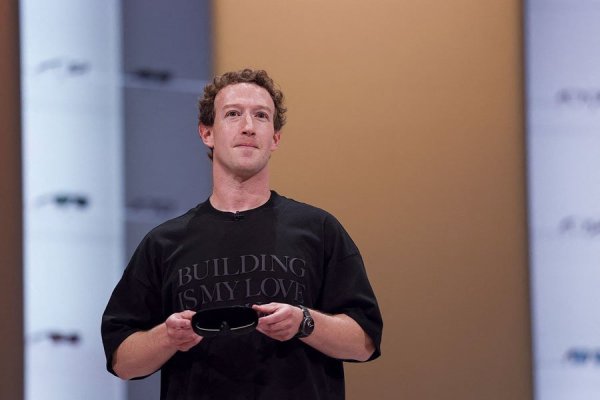 Mark Zuckerberg afirma que Meta ha alcanzado la "frontera" de la IA y rechaza las peticiones de ralentización