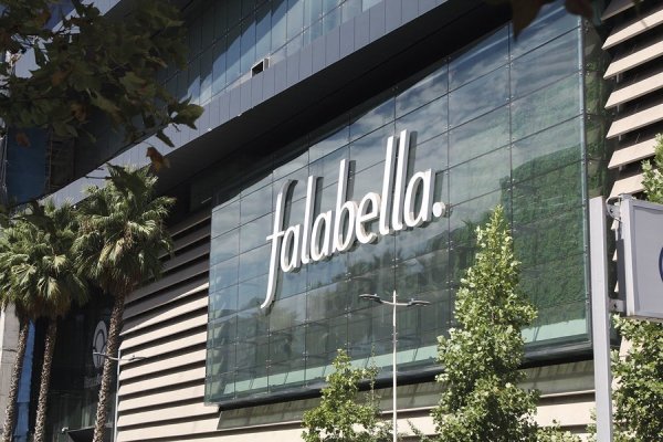 Falabella fortalece su perfil financiero: Fitch eleva clasificación tras reducción de deuda y mejora de márgenes