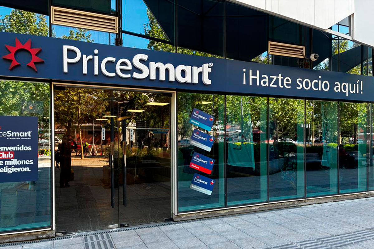 PriceSmart instala su cartel en Mallplaza Los Dominicos y prepara su lanzamiento en Chile