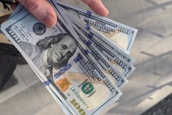 Dólar abre con leve caída mientras los mercados se convencen de que la Fed hará una pausa en su próxima reunión